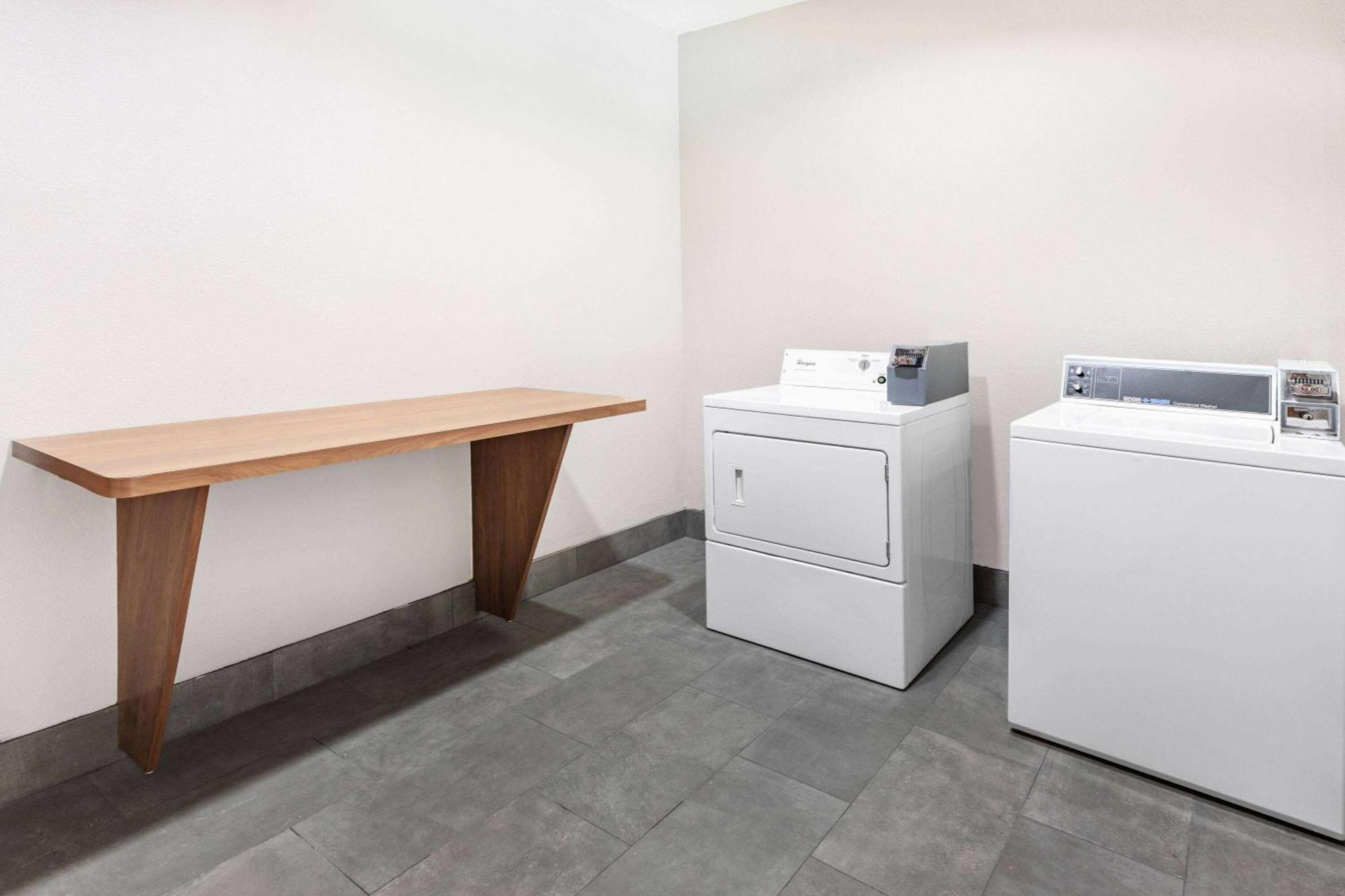Wingate By Wyndham Houston Bush Intercontinental Airport Hotel
