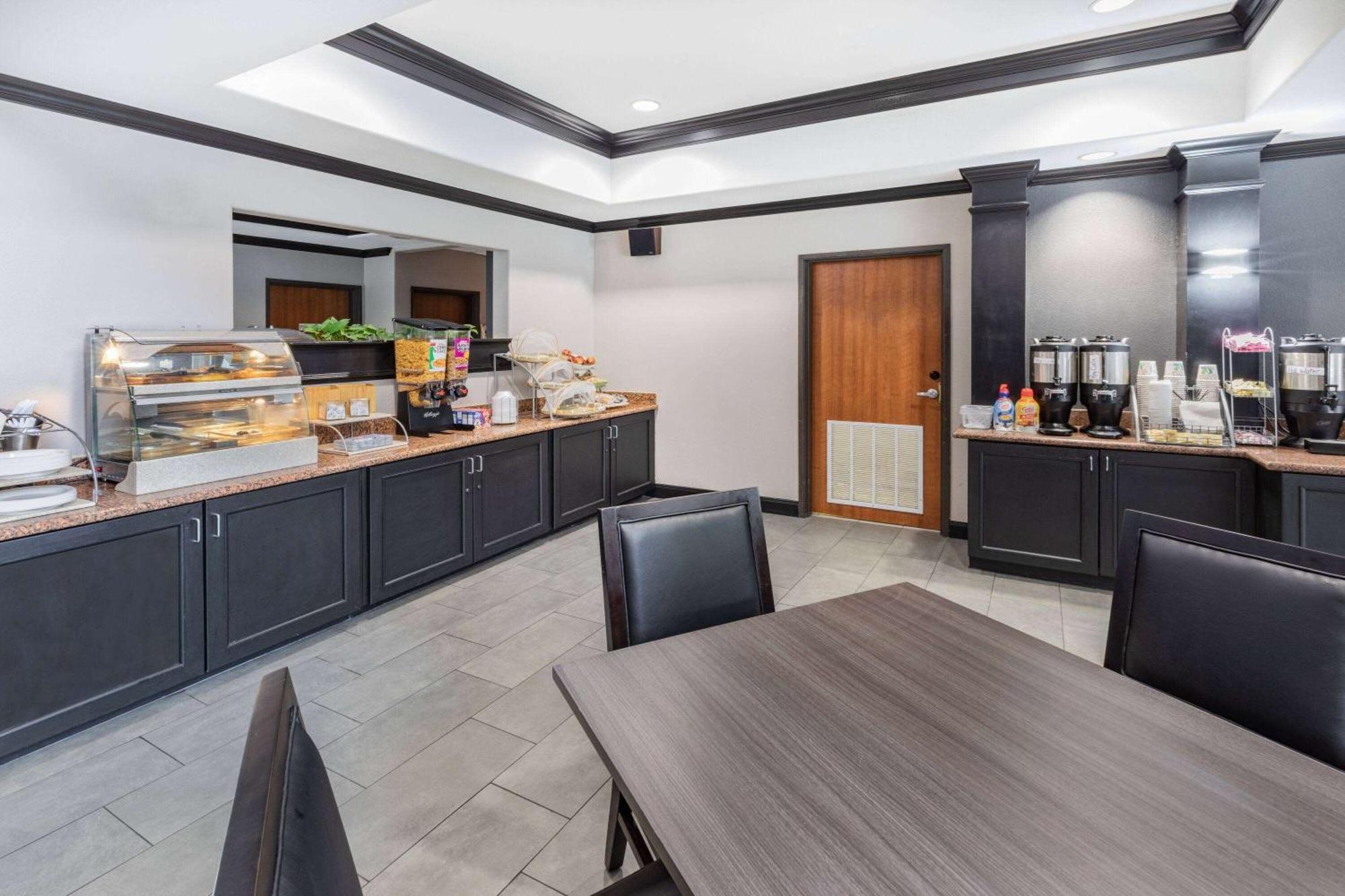 Wingate By Wyndham Houston Bush Intercontinental Airport Hotel 2*